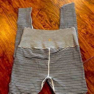 Spiritual gangster high waist black and white leggings size xs/s